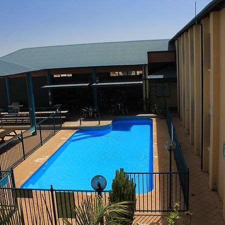 بيت شباب Ningaloo Club Backpackers كورال باي المظهر الخارجي الصورة
