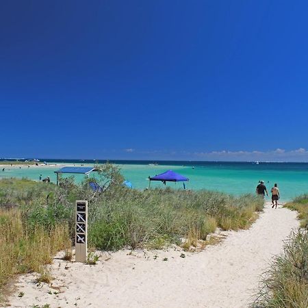 بيت شباب Ningaloo Club Backpackers كورال باي المظهر الخارجي الصورة