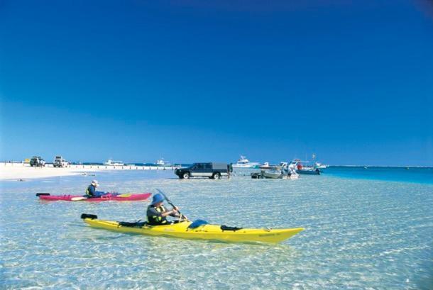 بيت شباب Ningaloo Club Backpackers كورال باي المظهر الخارجي الصورة