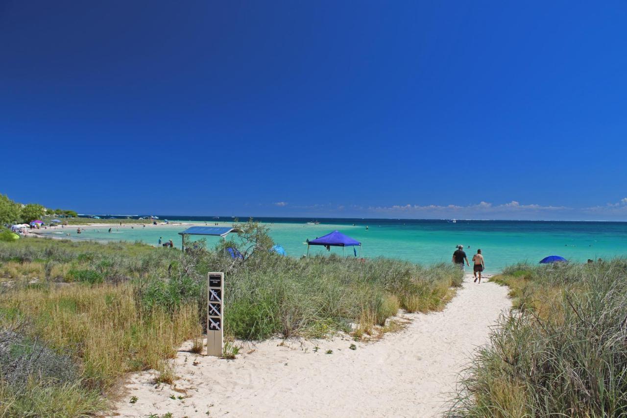 بيت شباب Ningaloo Club Backpackers كورال باي المظهر الخارجي الصورة